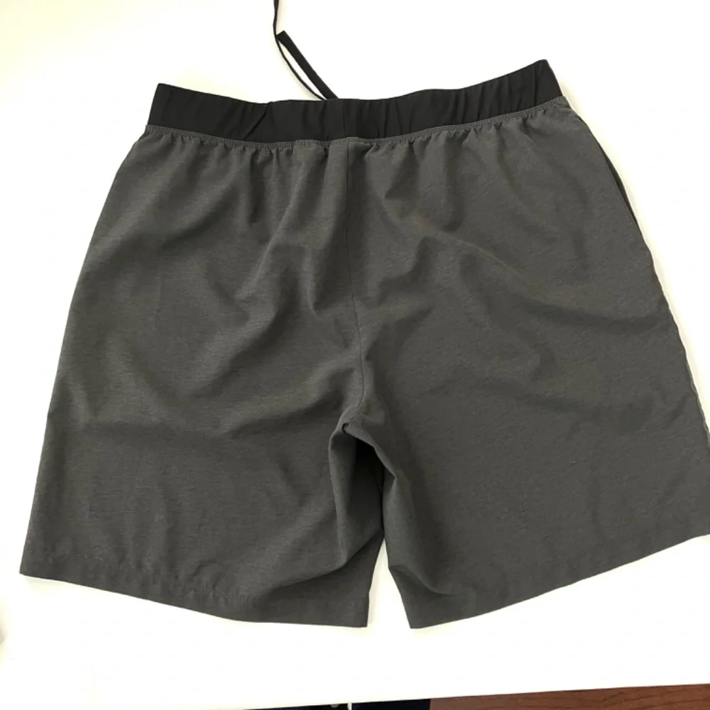 ASICS Men's XL Gray with Black Workout Shorts MEN'S 9IN ASICS MIXER SHORT - Picture 13 of 14